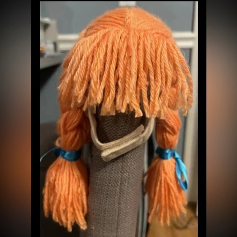 😺Cat Costume- Cats Goldie Locks Hair Wig With Strap Under Chin Super Cute EUC